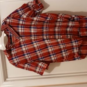 Men's short sleeved shirt with buttons down the front and collar